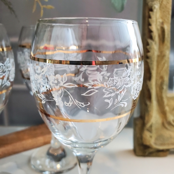 3 Vintage Pasabahce Wine Glasses Swirl with White Embossed Flowers and Gold Ring - Picture 3 of 7